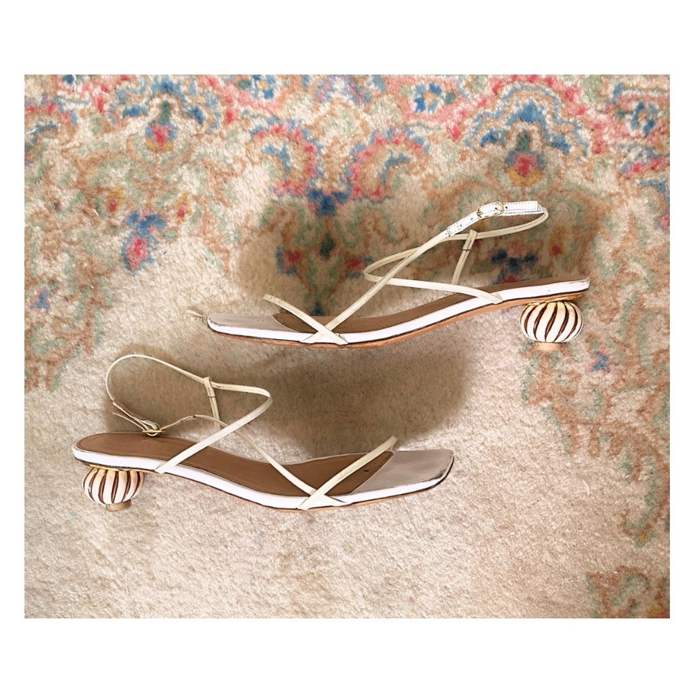 Jacquemus white sculptural heel sandal